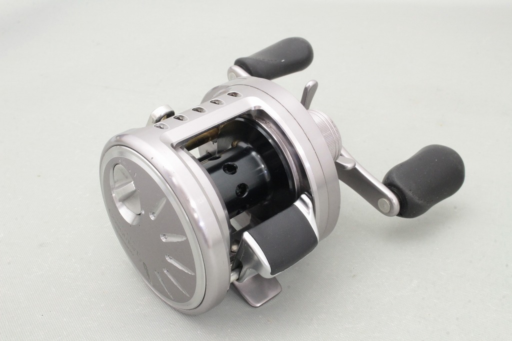 Shimano CALCUTTA CONQUEST 200 RH Baitcasting Reel B9154 USED